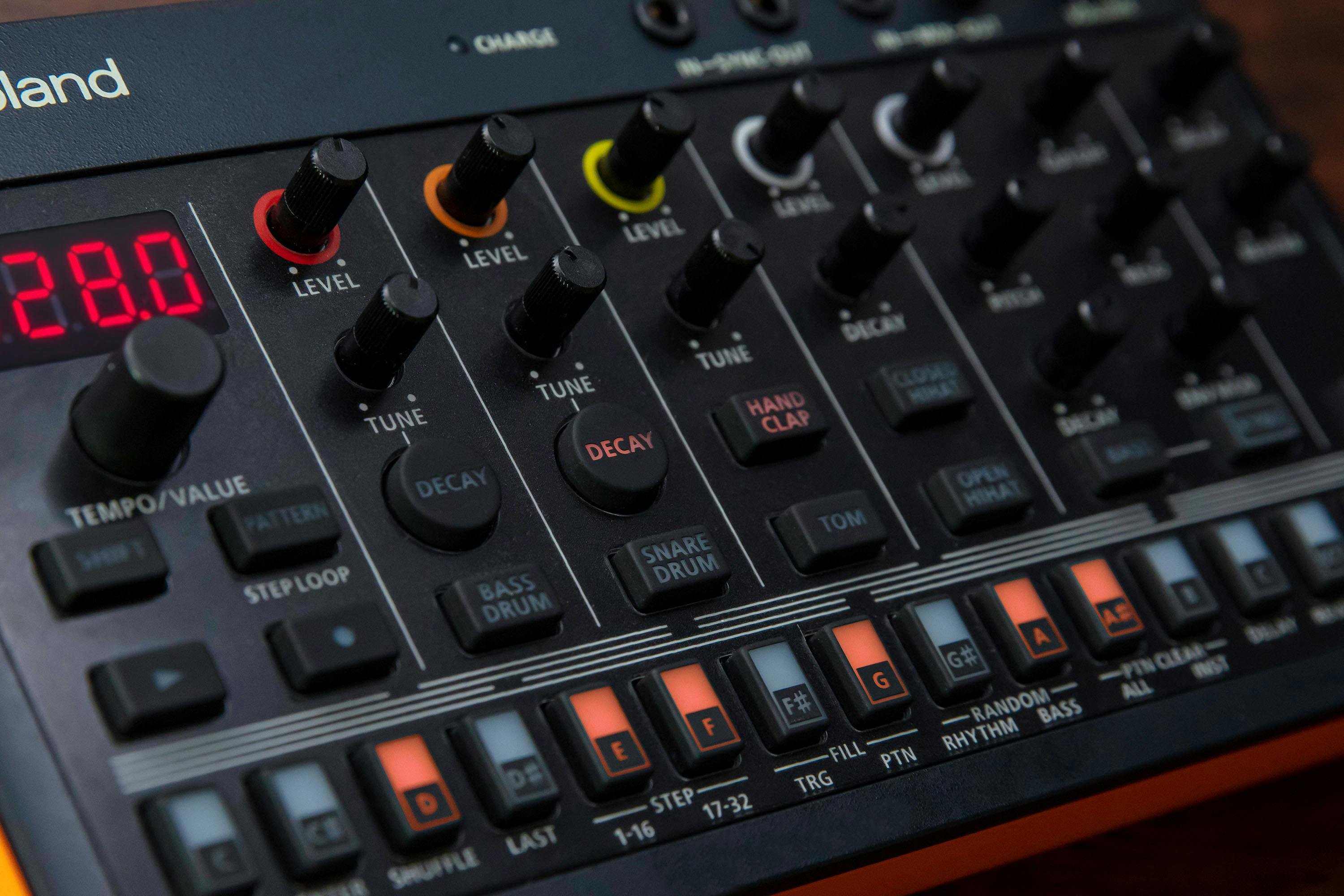 未使用 Roland AIRA Compact T-8 BEAT MACHINE Roland AIRA Compact T-8 Beat Machine